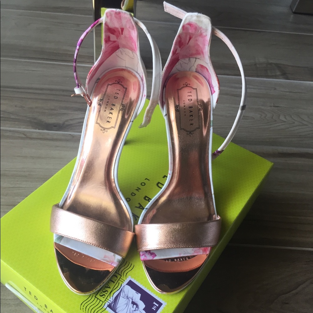 SOLD🌟Ted Baker Sandals
